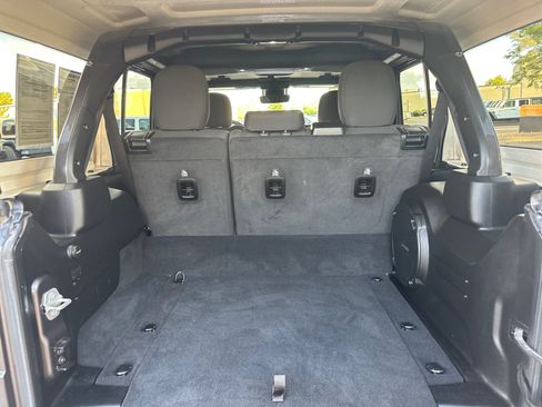 Used 2024 Jeep Wrangler Unlimited Rubicon 4xe w/ Technology Group AWD/4WD image 27
