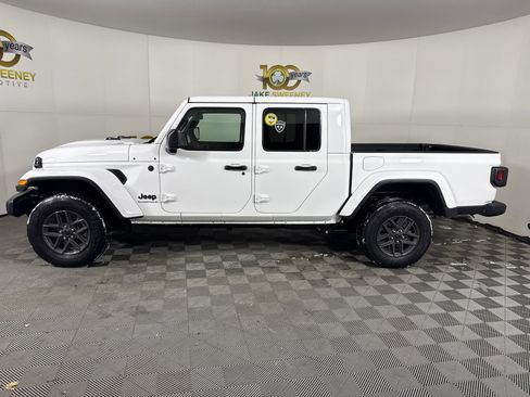 New 2026 Jeep Gladiator Sport image 4