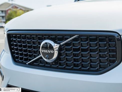 New 2026 Volvo XC40 B5 Plus w/ Climate Package AWD/4WD image 12