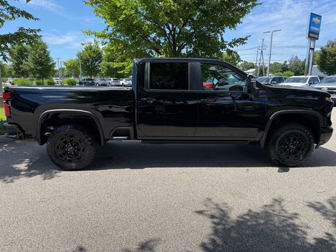 Used 2024 Chevrolet Silverado 2500 LT w/ Midnight Edition AWD/4WD image 6