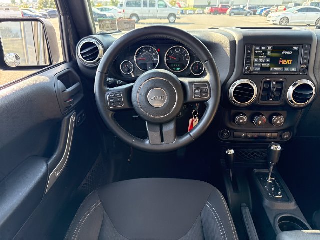 Used 2016 Jeep Wrangler Unlimited Sahara w/ Connectivity Group AWD/4WD image 18