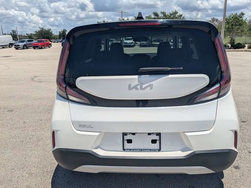 Certified 2023 Kia Soul LX FWD image 6