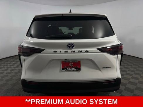 Used 2024 Toyota Sienna LE image 7