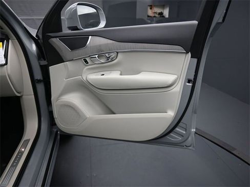 New 2025 Volvo XC90 B5 Plus w/ Protection Package Premier image 30