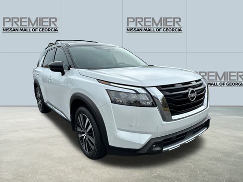 New 2025 Nissan Pathfinder Platinum w/ Cargo Package image 3
