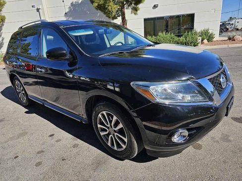 Used 2015 Nissan Pathfinder SV image 3