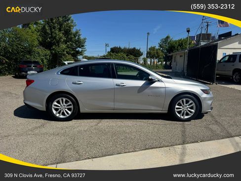 Used 2017 Chevrolet Malibu LT w/ Driver Confidence Package FWD image 4