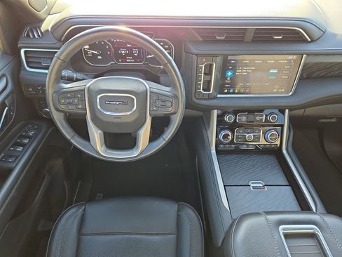 Used 2021 GMC Yukon Denali w/ Denali Premium Package AWD/4WD image 14