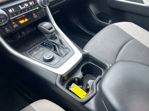 Used 2021 Toyota RAV4 XLE w/ Convenience Package image 27