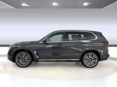 New 2026 BMW X5 sDrive40i image 2