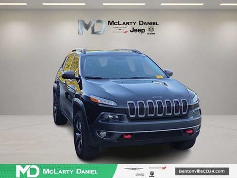 Used 2015 Jeep Cherokee Trailhawk w/ Comfort/Convenience Group AWD/4WD image 1