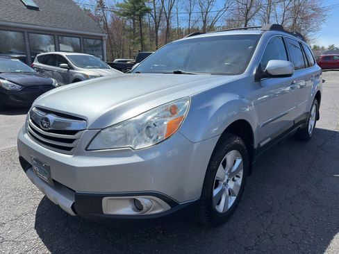 Used 2012 Subaru Outback 3.6R Limited w/ Moonroof Pkg AWD/4WD image 3