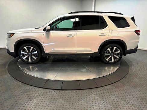 New 2025 Honda Pilot Touring image 5