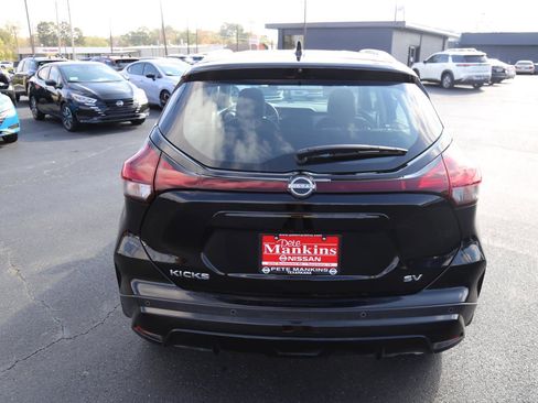 Used 2023 Nissan Kicks SV image 4
