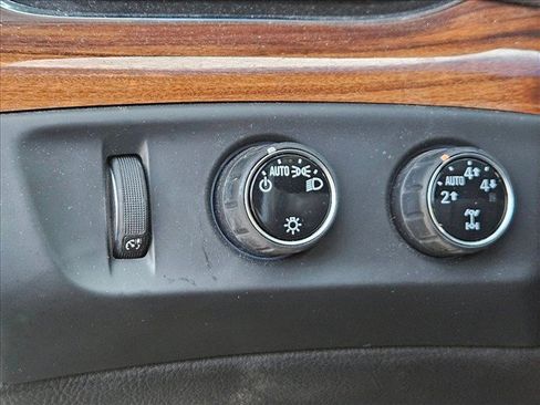 Used 2015 Cadillac Escalade Luxury AWD/4WD image 22