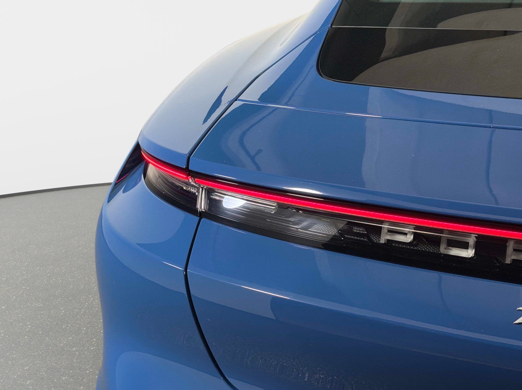 Used 2023 Porsche Taycan RWD image 9