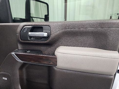 Used 2022 GMC Sierra 3500 SLT w/ SLT Preferred Package image 17