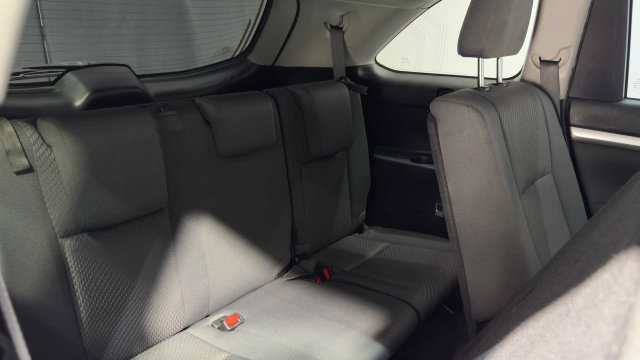 Used 2019 Toyota Highlander LE FWD image 16