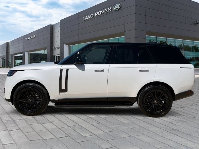 Certified 2025 Land Rover Range Rover SE AWD/4WD image 2
