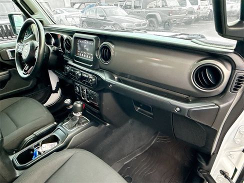 Used 2022 Jeep Gladiator Willys image 32