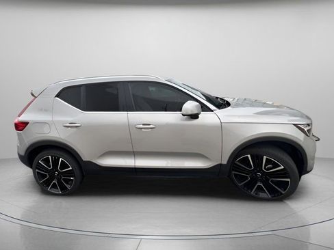 Used 2025 Volvo XC40 B5 Ultra image 6