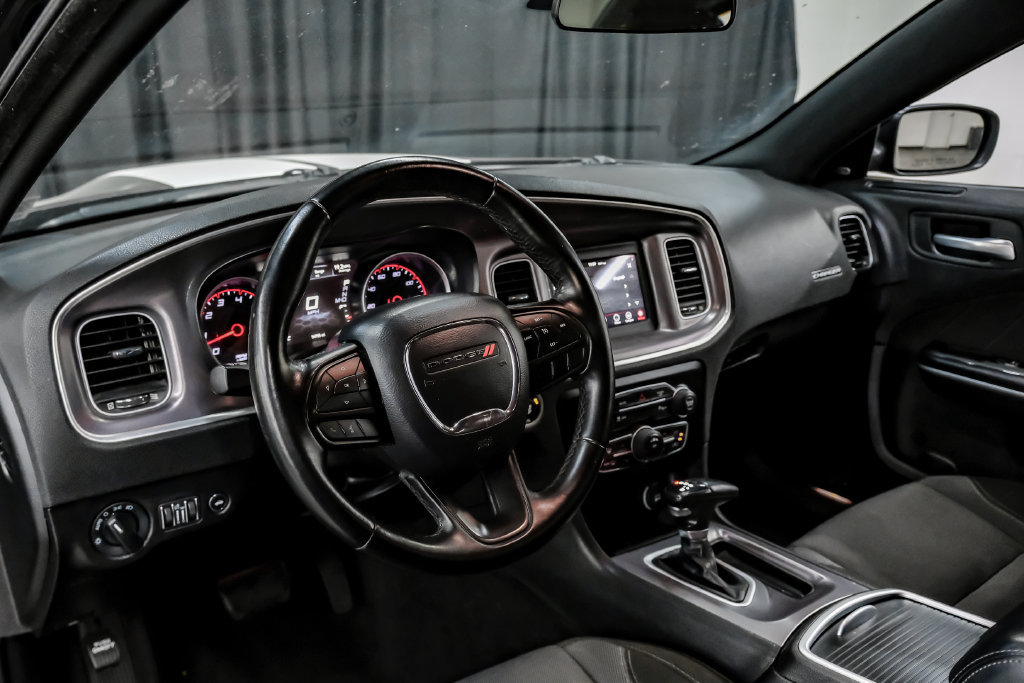 Used 2022 Dodge Charger SXT RWD image 3