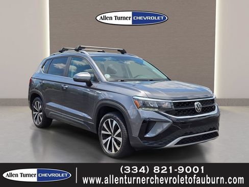 Used 2022 Volkswagen Taos SE w/ Panoramic Sunroof Package AWD/4WD image 1