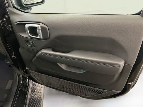 Used 2021 Jeep Wrangler Sahara image 33