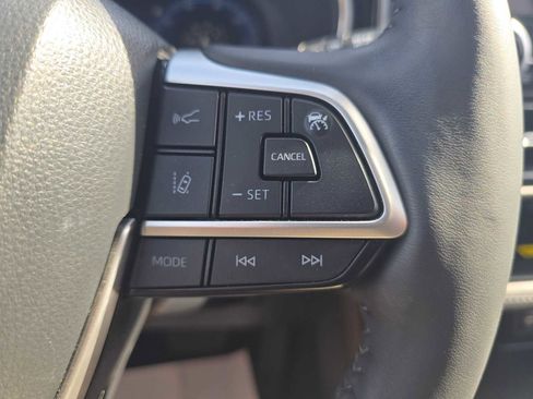 Used 2023 Toyota Highlander Platinum FWD image 30