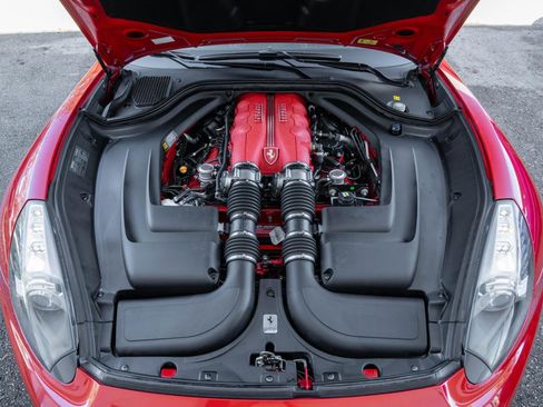 Used 2014 Ferrari California image 25