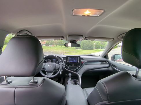 Used 2022 Toyota Camry SE FWD image 14
