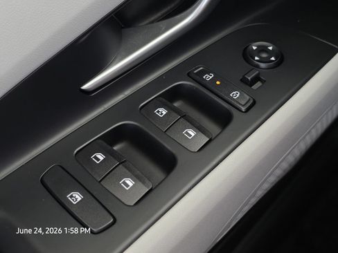 Certified 2025 Hyundai Elantra Limited FWD image 31