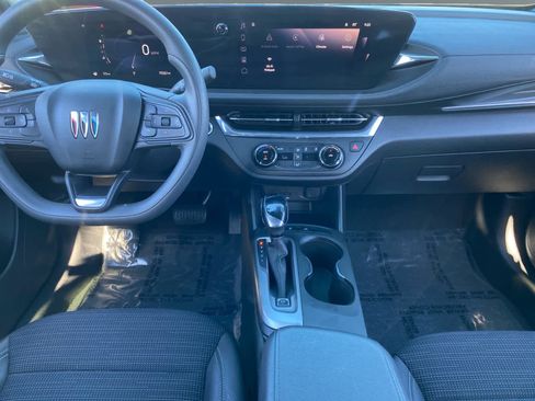 Used 2025 Buick Envista Preferred image 11