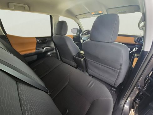 Used 2016 Toyota Tacoma SR5 RWD image 9