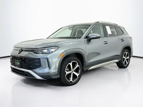 Used 2026 Volkswagen Tiguan SE AWD/4WD image 3