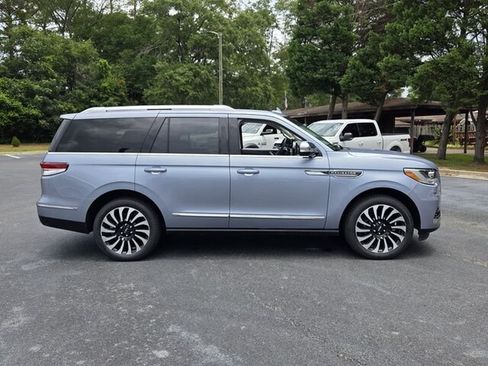 Used 2024 Lincoln Navigator Black Label AWD/4WD image 17