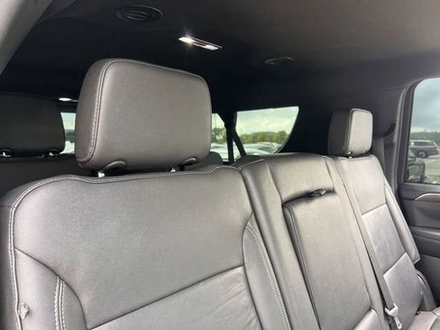 Used 2022 Chevrolet Suburban LT w/ Luxury Package AWD/4WD image 34