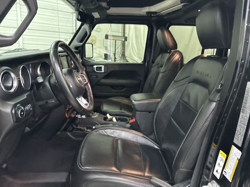 Used 2019 Jeep Wrangler Unlimited Sahara image 21