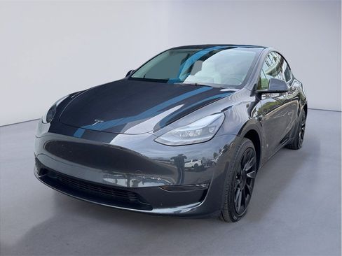 Used 2024 Tesla Model Y Long Range AWD/4WD image 1
