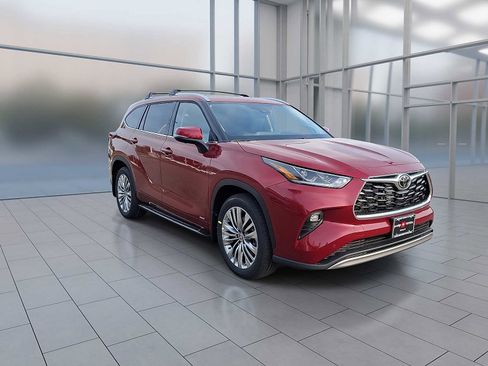 New 2026 Toyota Highlander Platinum image 6