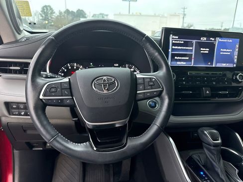 Used 2021 Toyota Highlander Limited image 12