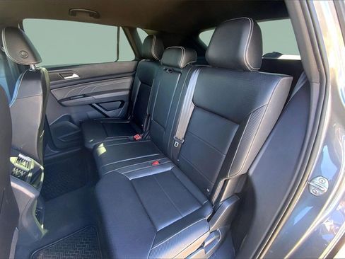 Used 2023 Volkswagen Atlas Cross Sport SE image 25