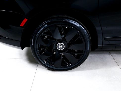 Used 2026 Rolls-Royce Cullinan AWD/4WD image 34