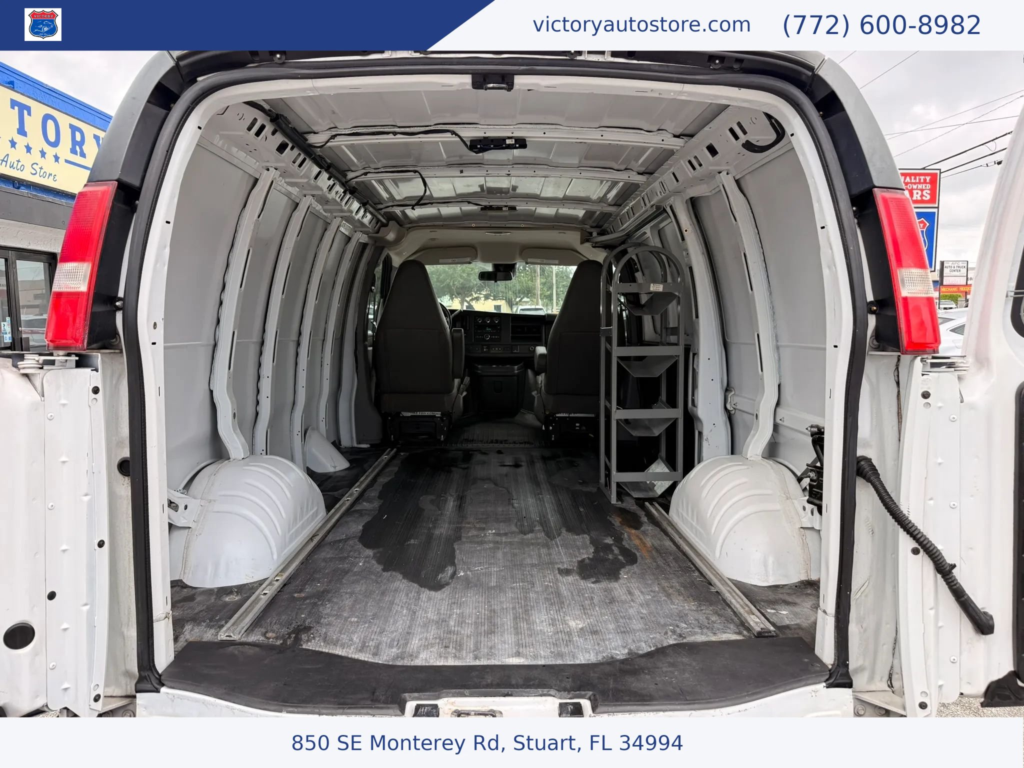 Used 2020 Chevrolet Express 2500 w/ Driver Convenience Package RWD image 11