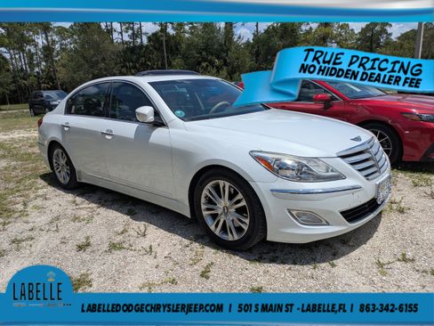 Used 2013 Hyundai Genesis 3.8 w/ Premium Pkg RWD image 2