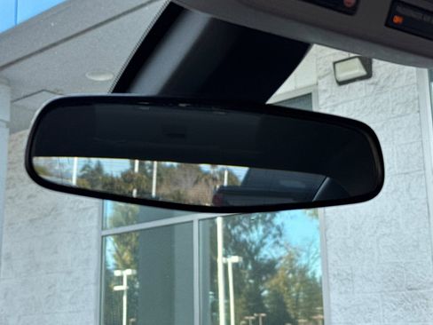 Used 2017 Chevrolet Impala LT image 25