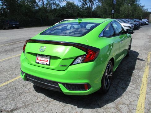 Used 2017 Honda Civic Touring image 3