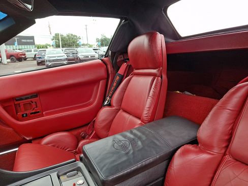 Used 1991 Chevrolet Corvette Convertible RWD image 14