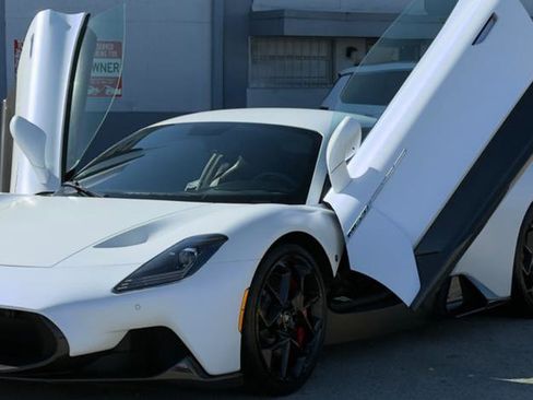 Used 2022 Maserati MC20 Coupe image 3