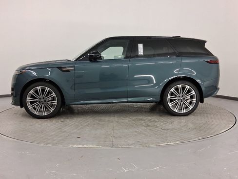 New 2025 Land Rover Range Rover Sport Dynamic SE image 2
